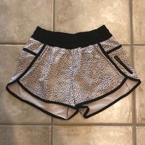 Lululemon 4” inseam Tracker Shorts Size 4